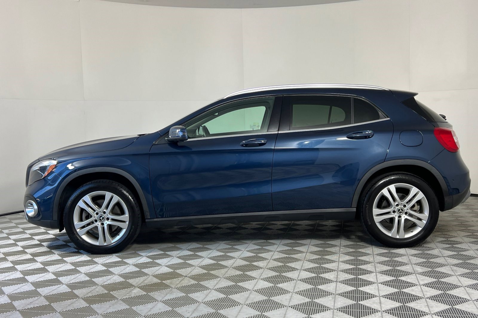 2020 Mercedes Benz GLA 250 4MATIC photo 2