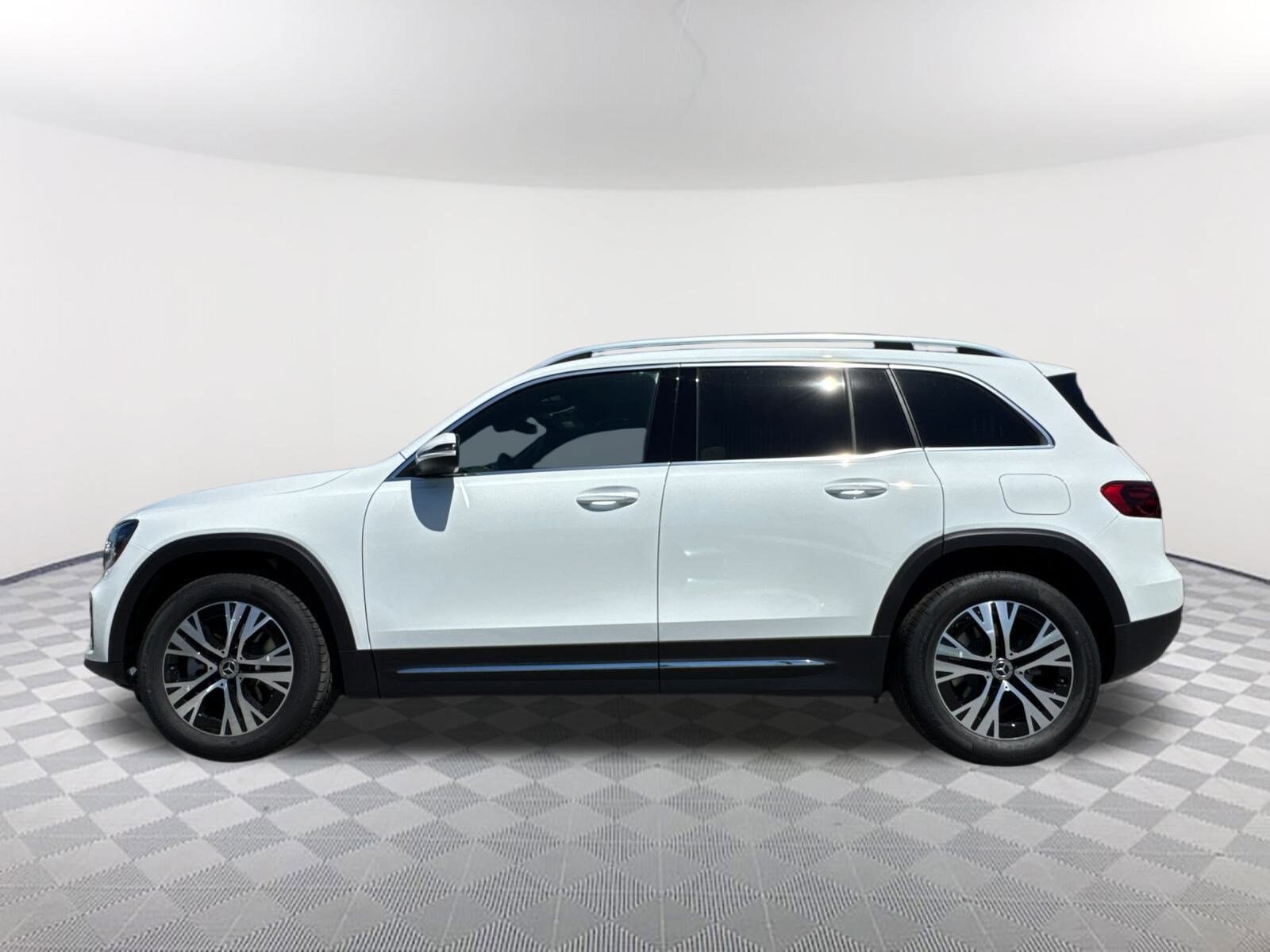 2026 Mercedes Benz GLB 250 photo 2