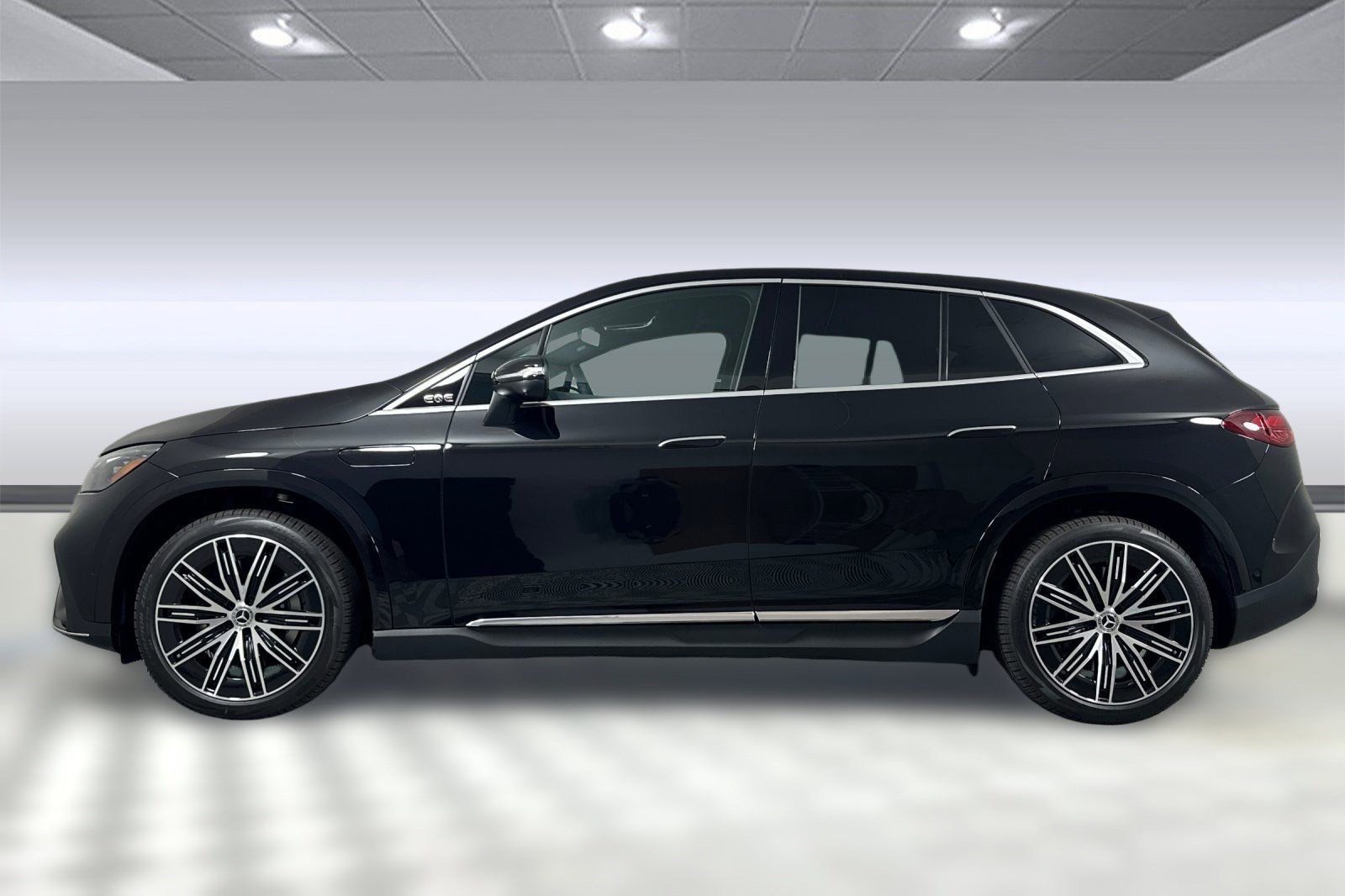 2026 Mercedes Benz EQE SUV photo 2