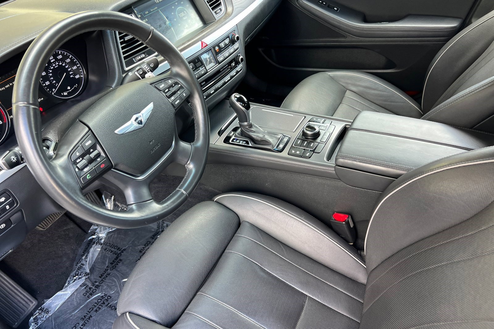 2015 Hyundai Genesis 3.8 photo 4