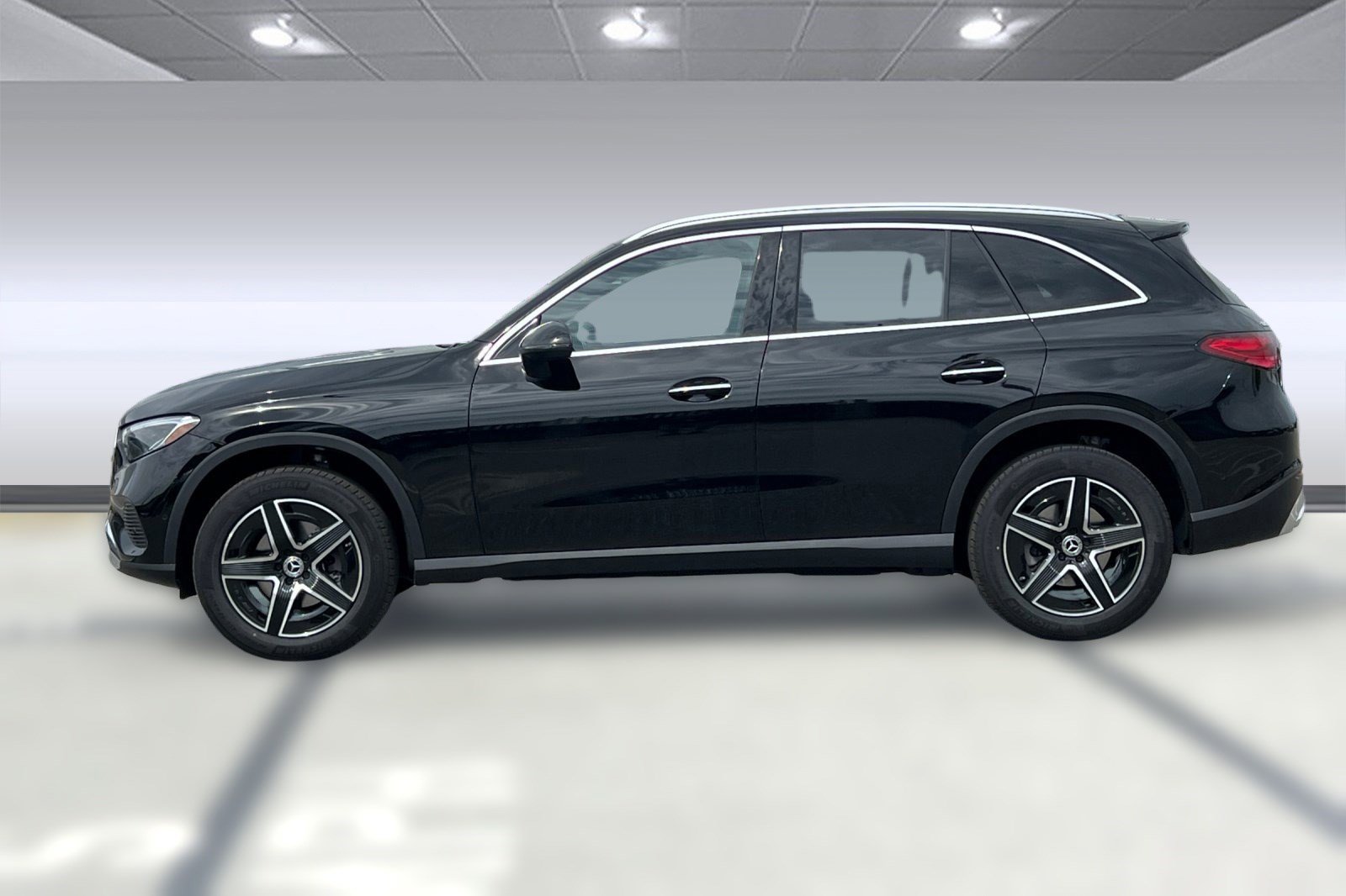 2026 Mercedes Benz GLC 300 4MATIC photo 2
