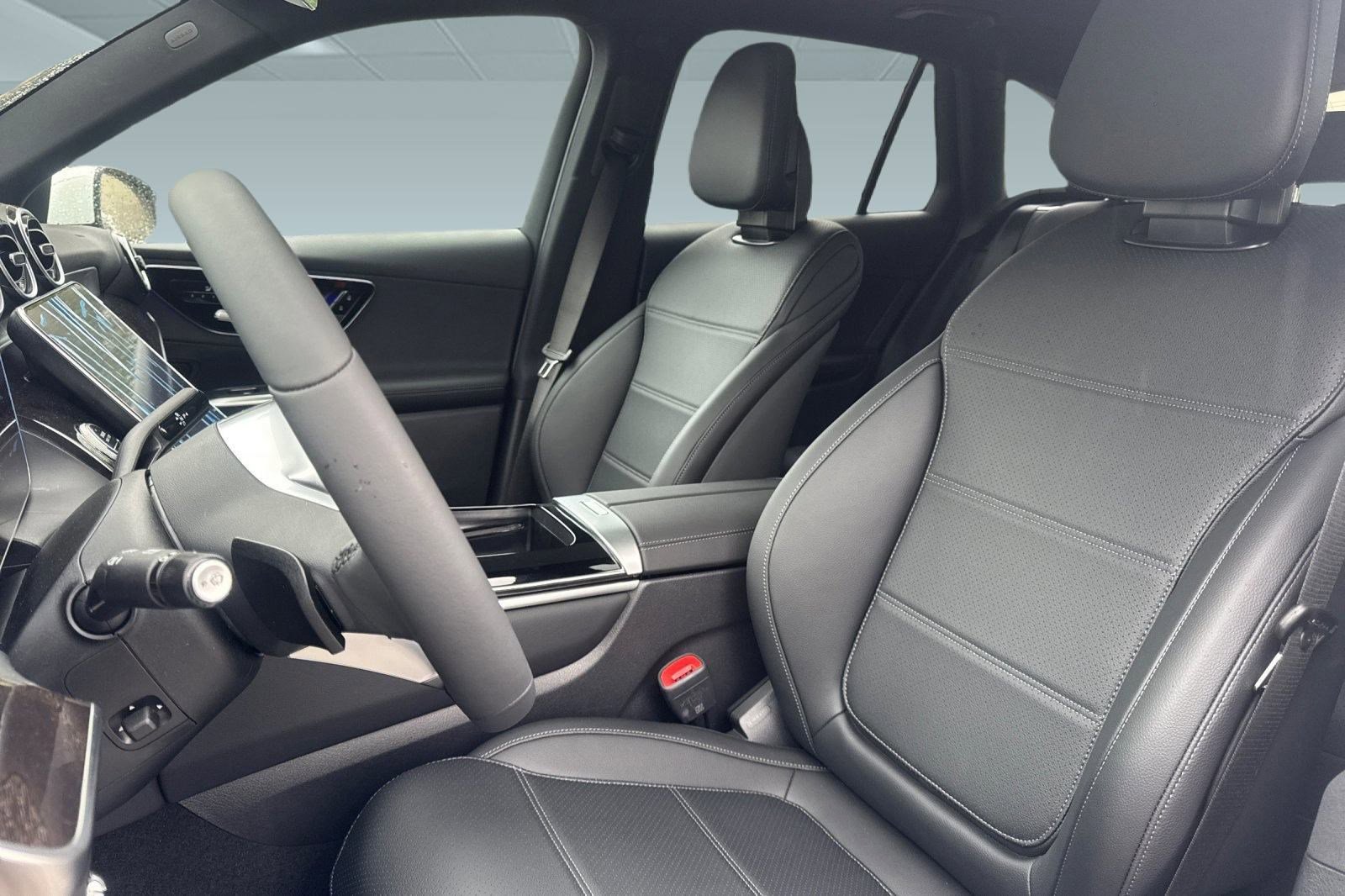 2026 Mercedes Benz GLC 300 4MATIC photo 4