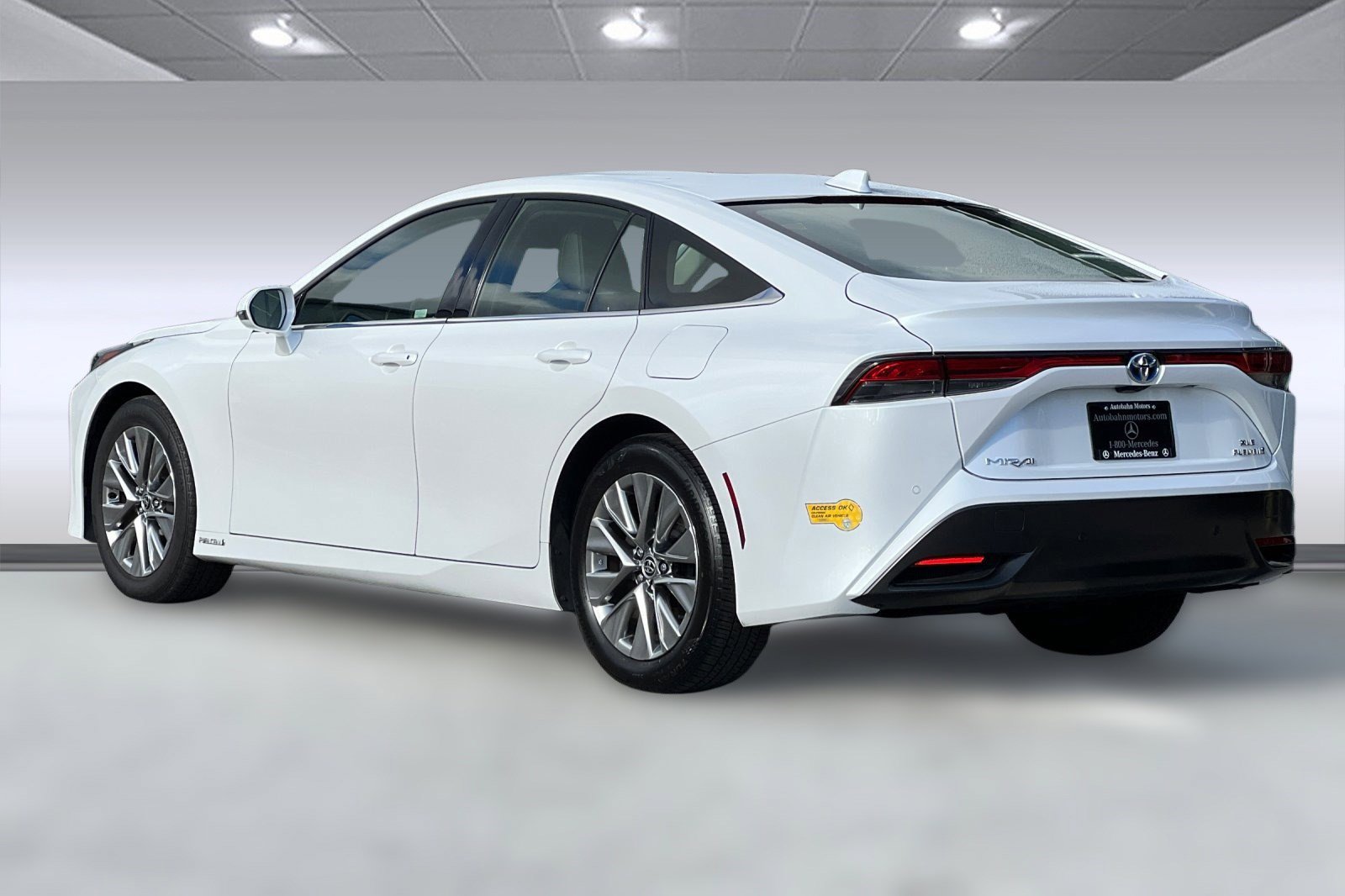 2022 Toyota Mirai XLE photo 3