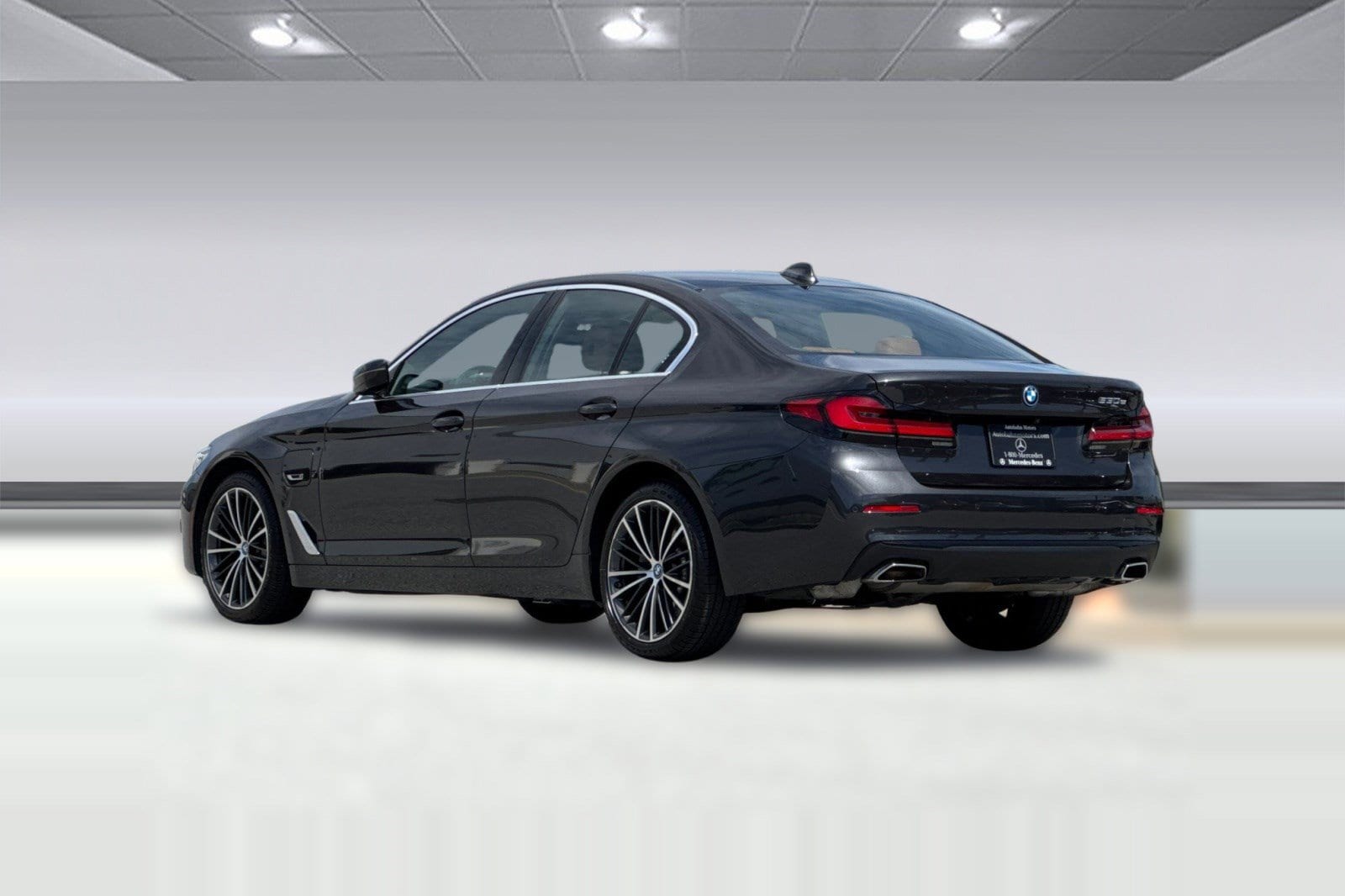 2023 BMW 530e photo 2