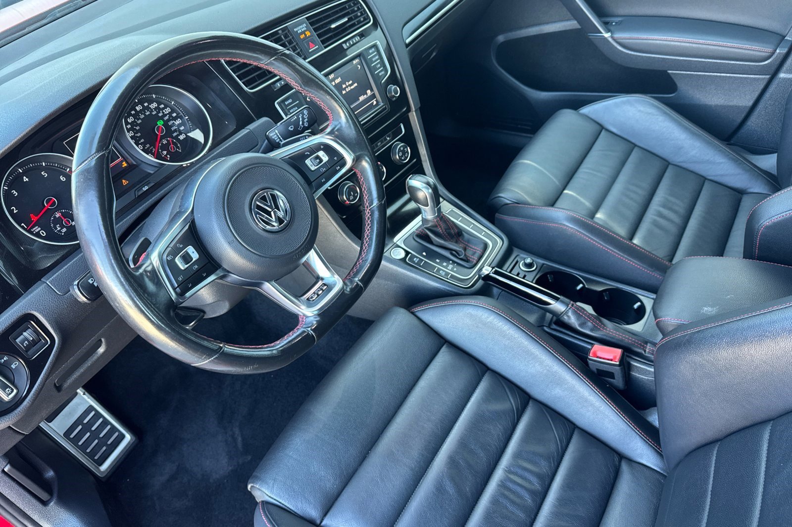 2017 Volkswagen Golf GTI photo 4
