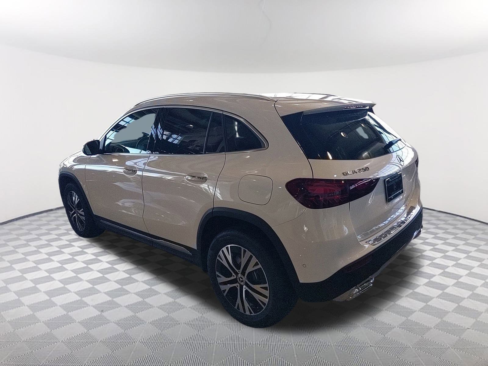 2025 Mercedes Benz GLA 250 photo 4