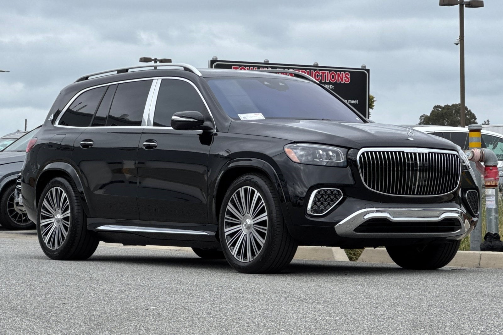 2025 Mercedes-Benz Maybach GLS 600 4MATIC SUV