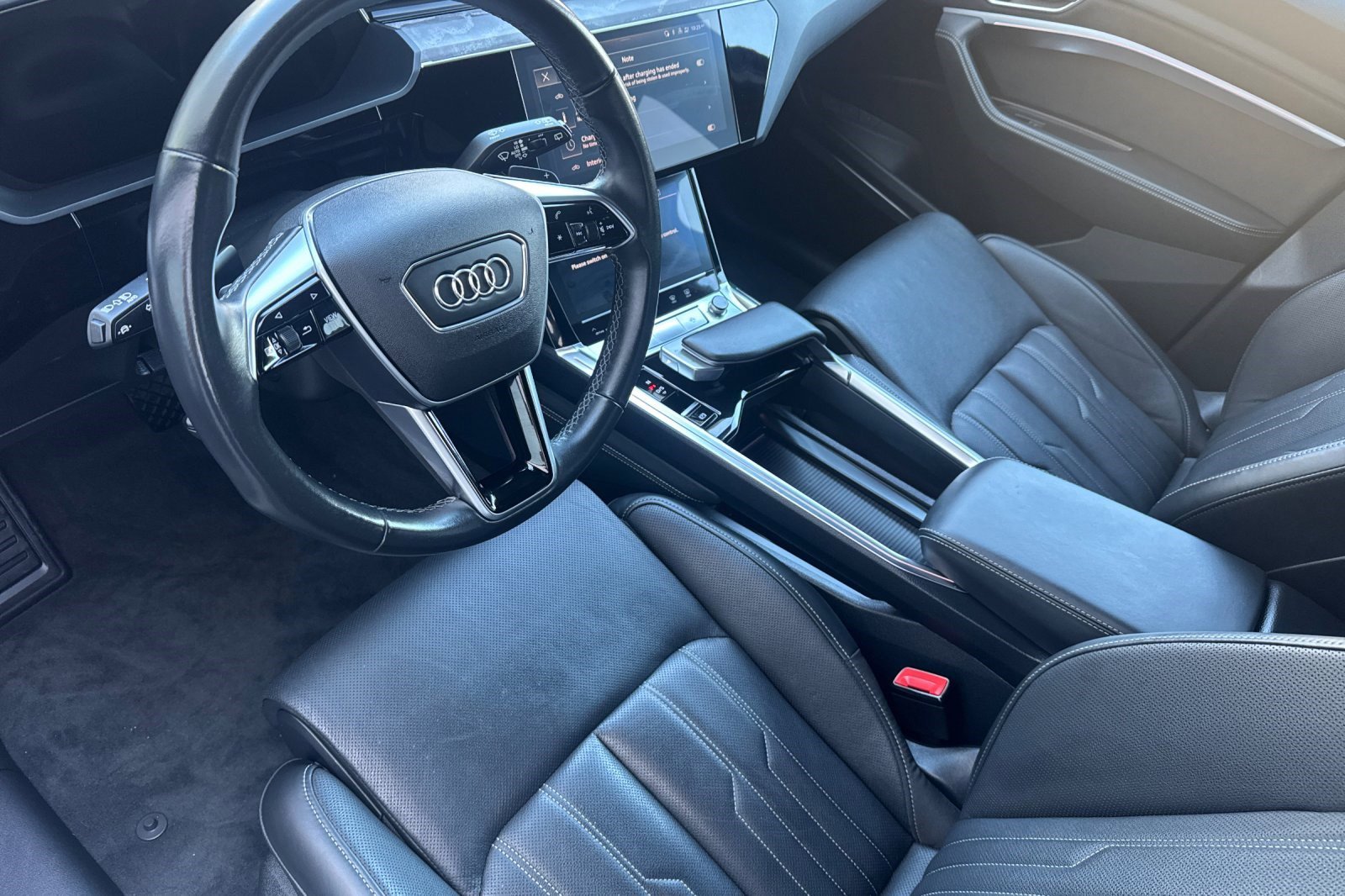 2022 Audi e-tron Premium photo 4