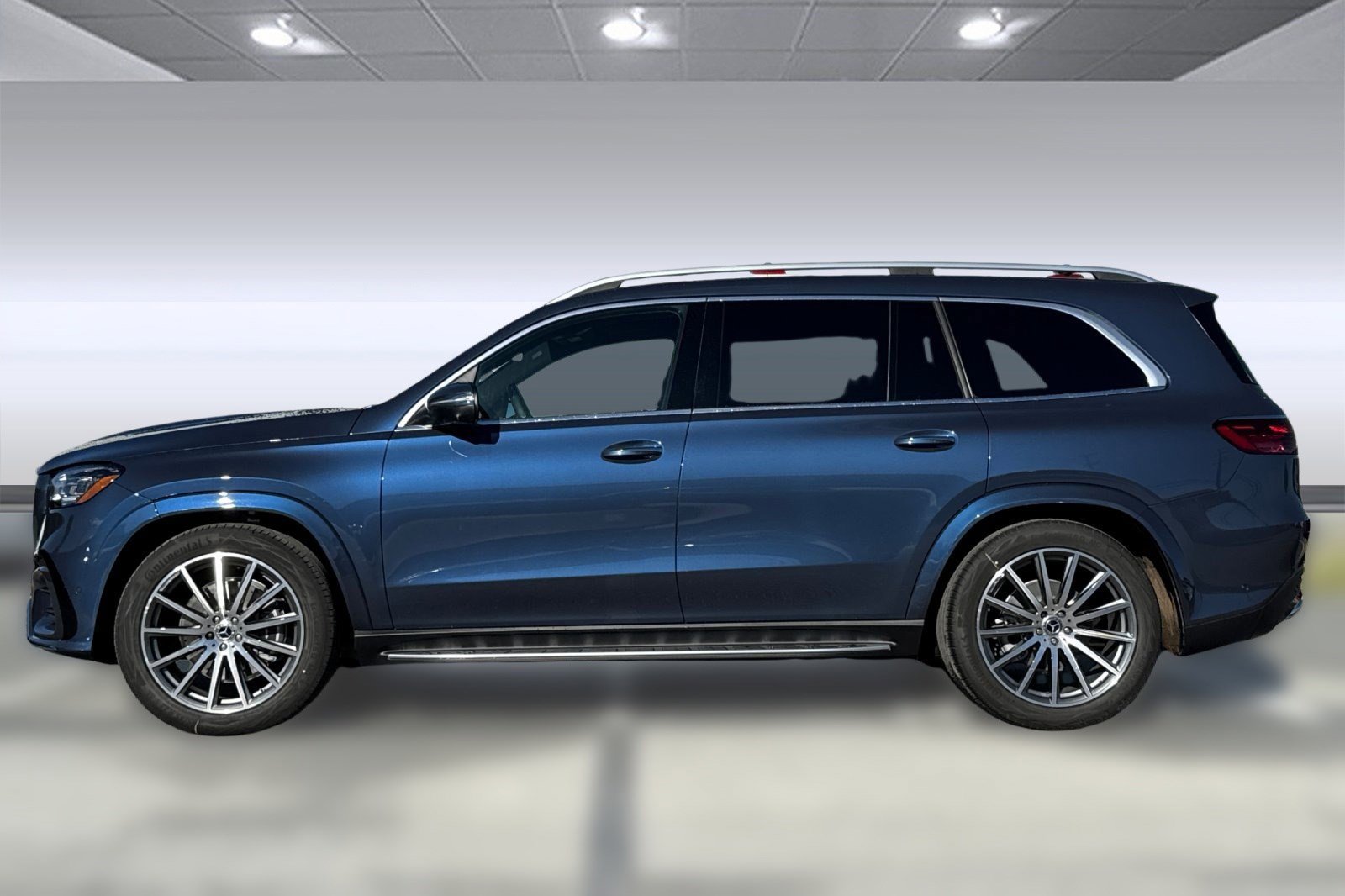 2026 Mercedes Benz GLS 450 4MATIC photo 2