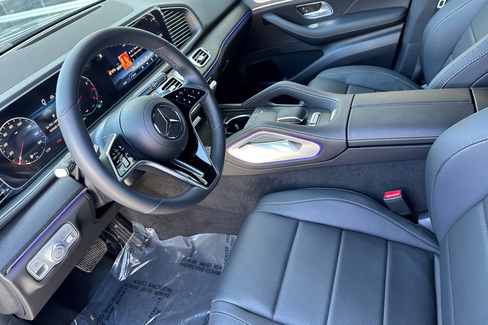 2025 Mercedes Benz GLS 450 4MATIC photo 4