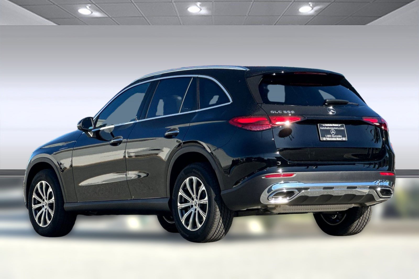2026 Mercedes Benz GLC 300 photo 3
