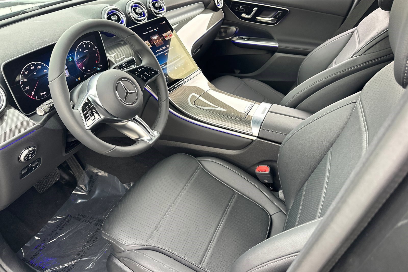 2026 Mercedes Benz GLC 300 photo 4