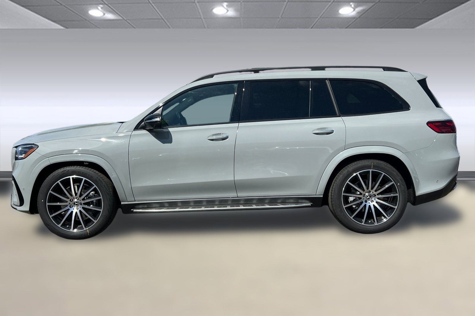 2026 Mercedes Benz GLS 450 4MATIC photo 2