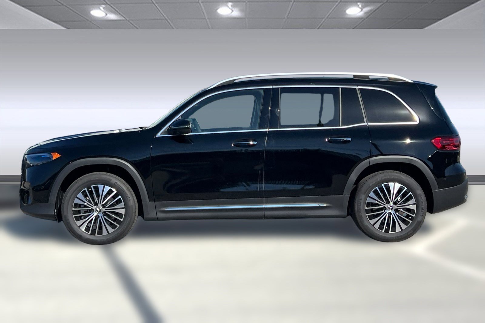 2025 Mercedes Benz EQB 300 4MATIC photo 2