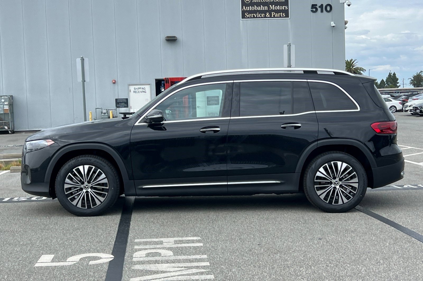 2025 Mercedes Benz EQB 300 4MATIC photo 2