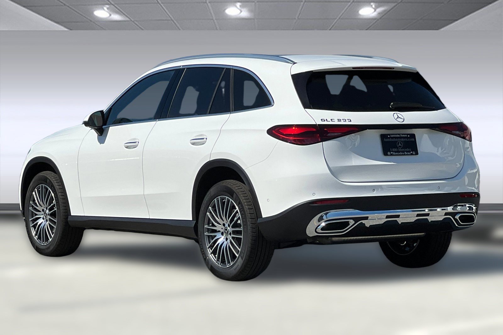 2026 Mercedes Benz GLC 300 photo 3