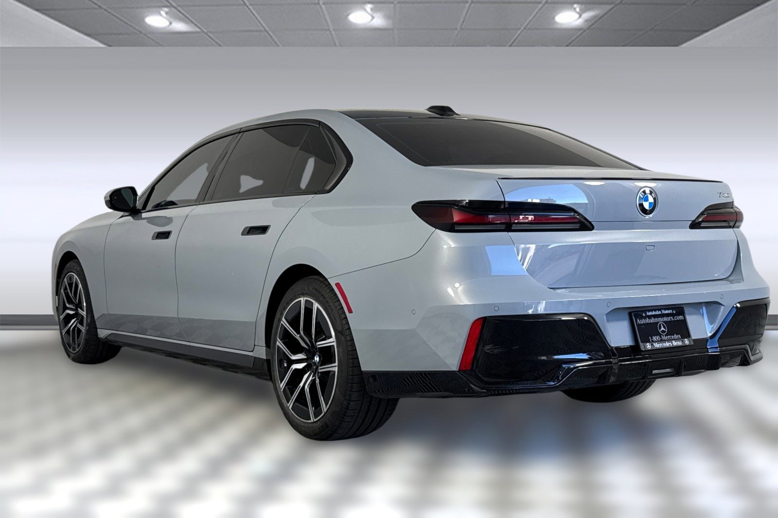 2023 Bmw 740i 7-series photo 2