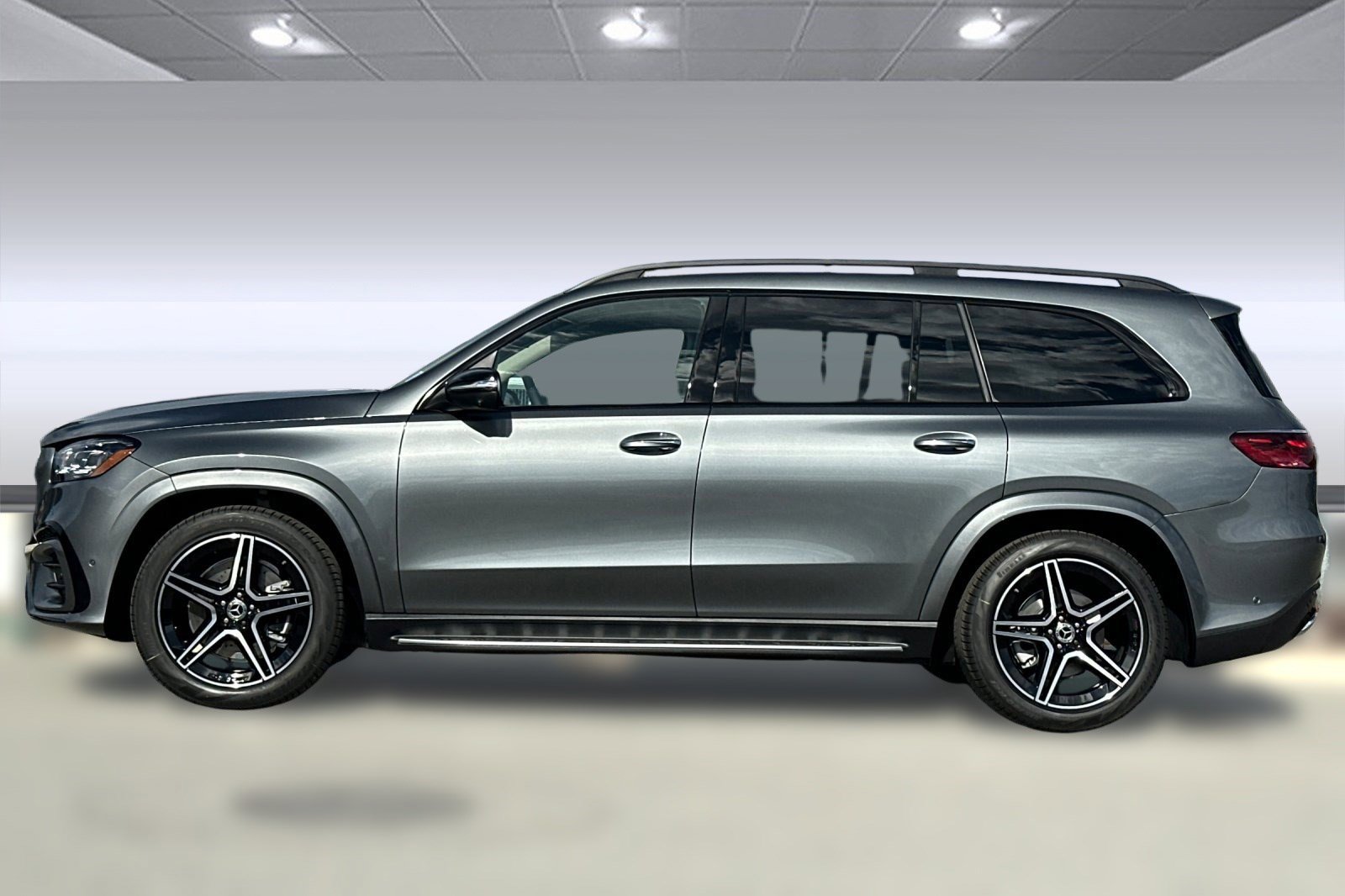 2026 Mercedes Benz GLS 450 4MATIC photo 2