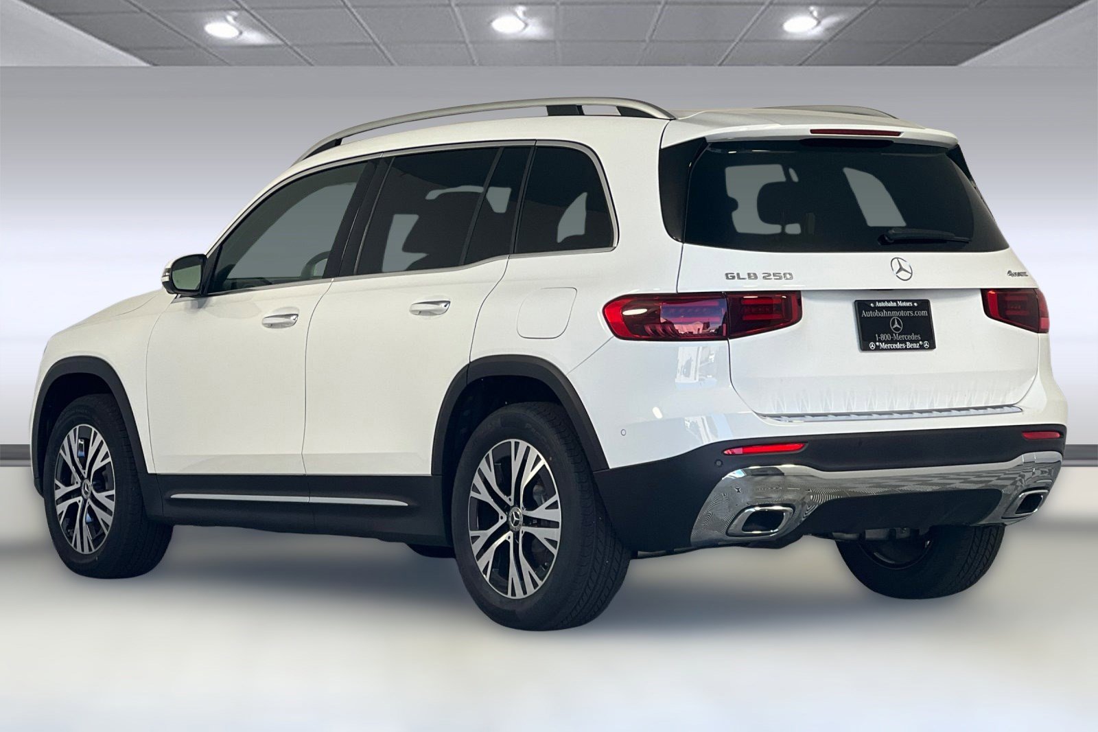 2025 Mercedes Benz GLB 250 4MATIC photo 3