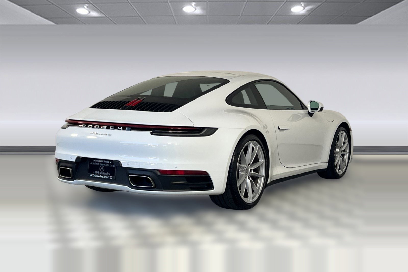 2023 Porsche 911 Carrera photo 3