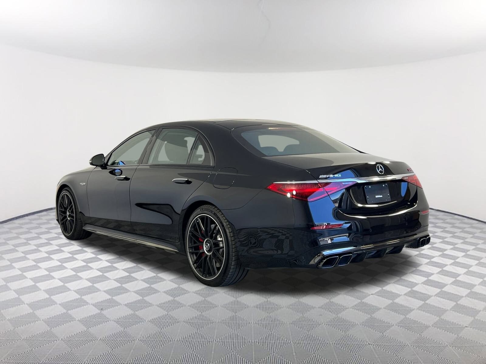 2025 Mercedes Benz S AMG 63 e photo 2