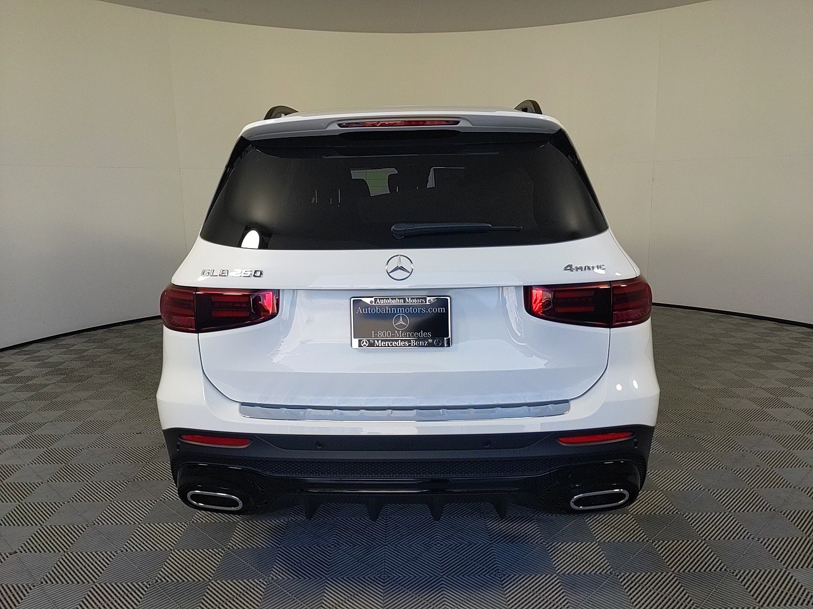 2024 Mercedes Benz GLB 250 4MATIC photo 4