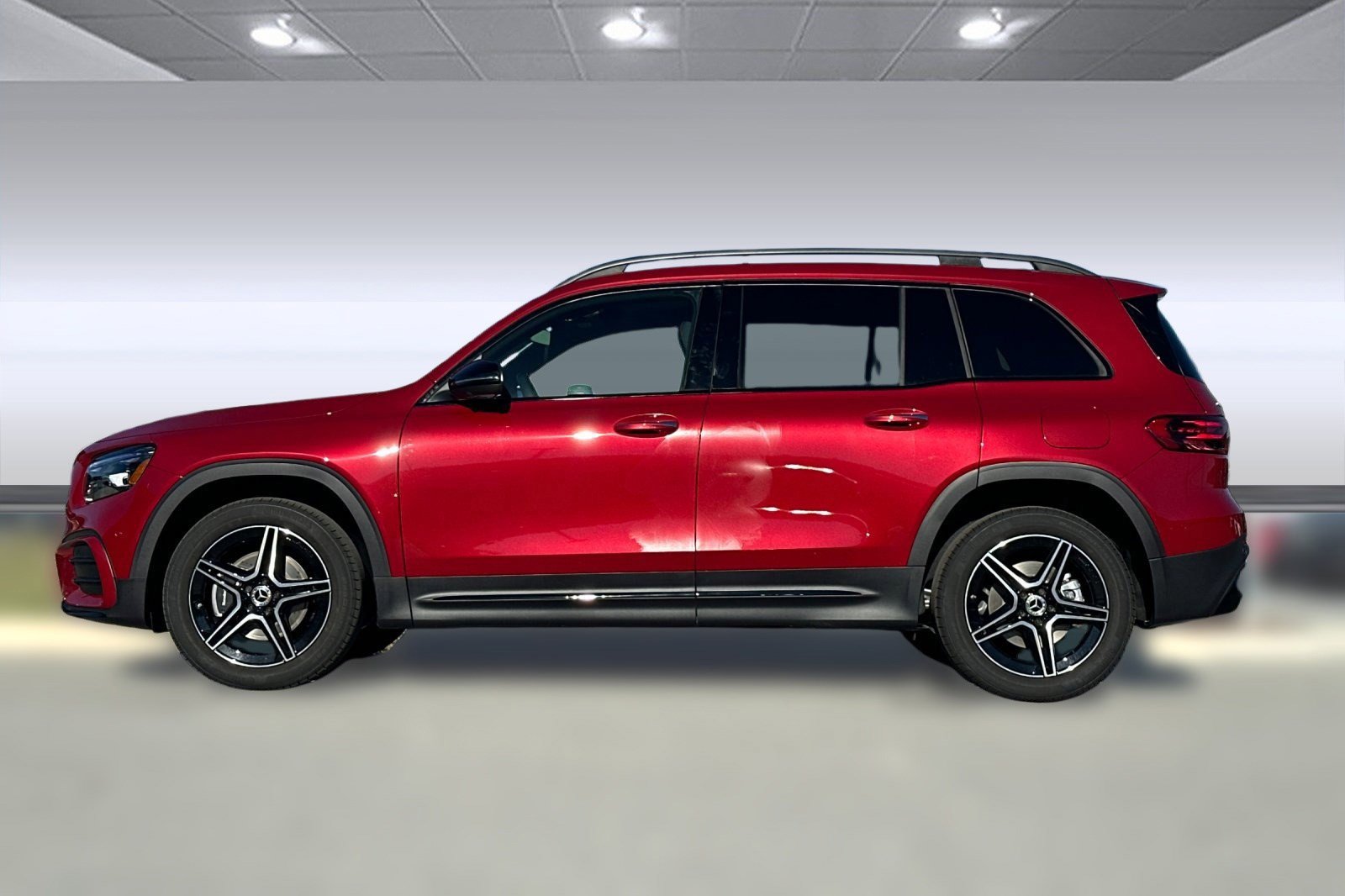 2026 Mercedes Benz GLB 250 photo 2