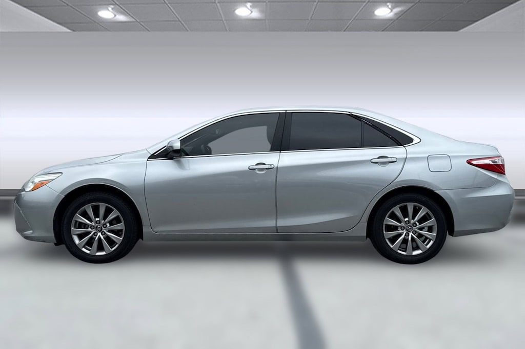 Used 2017 Toyota Camry XLE Sedan