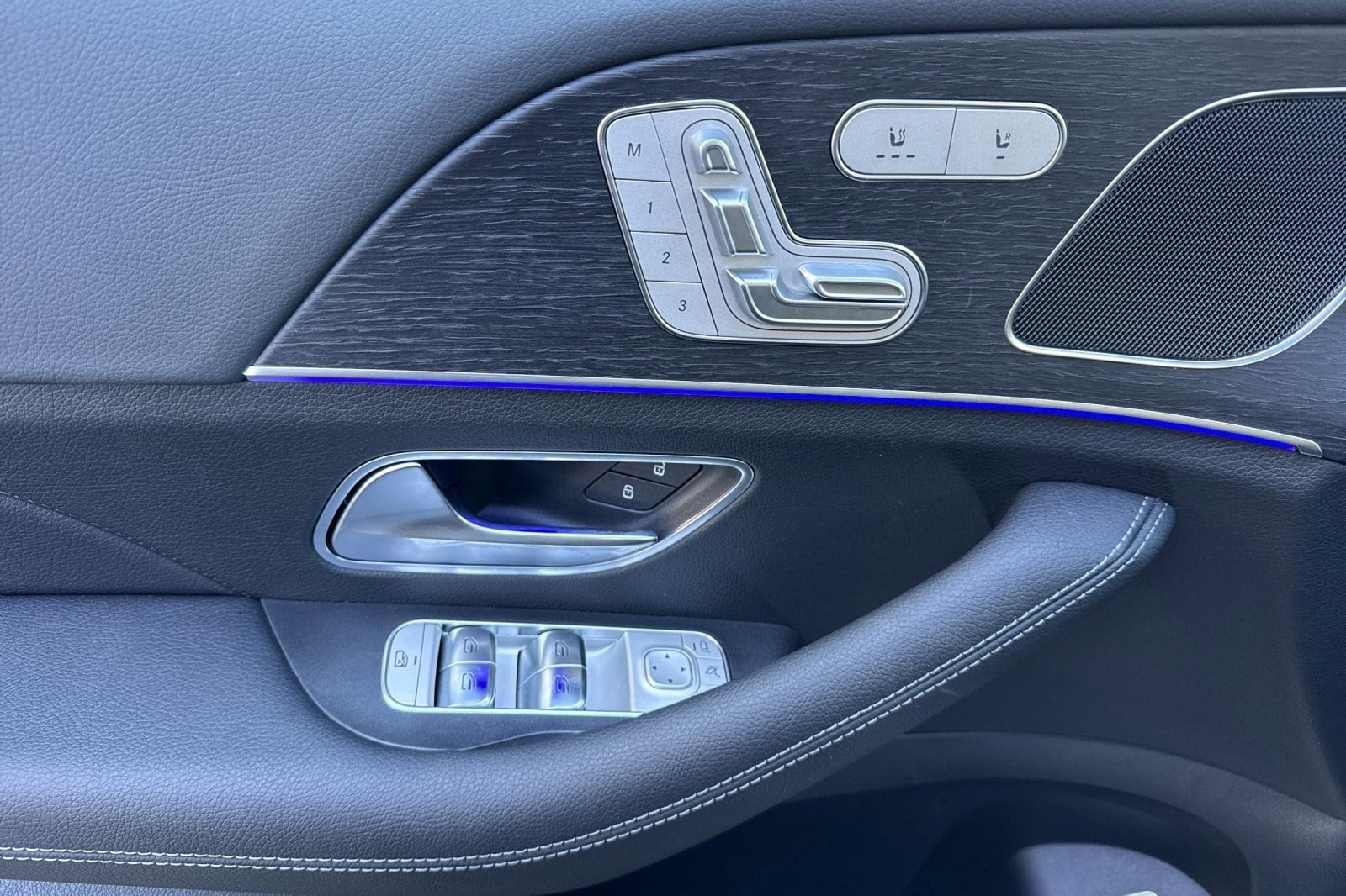 2025 Mercedes-Benz GLE GLE450 - Photo 13