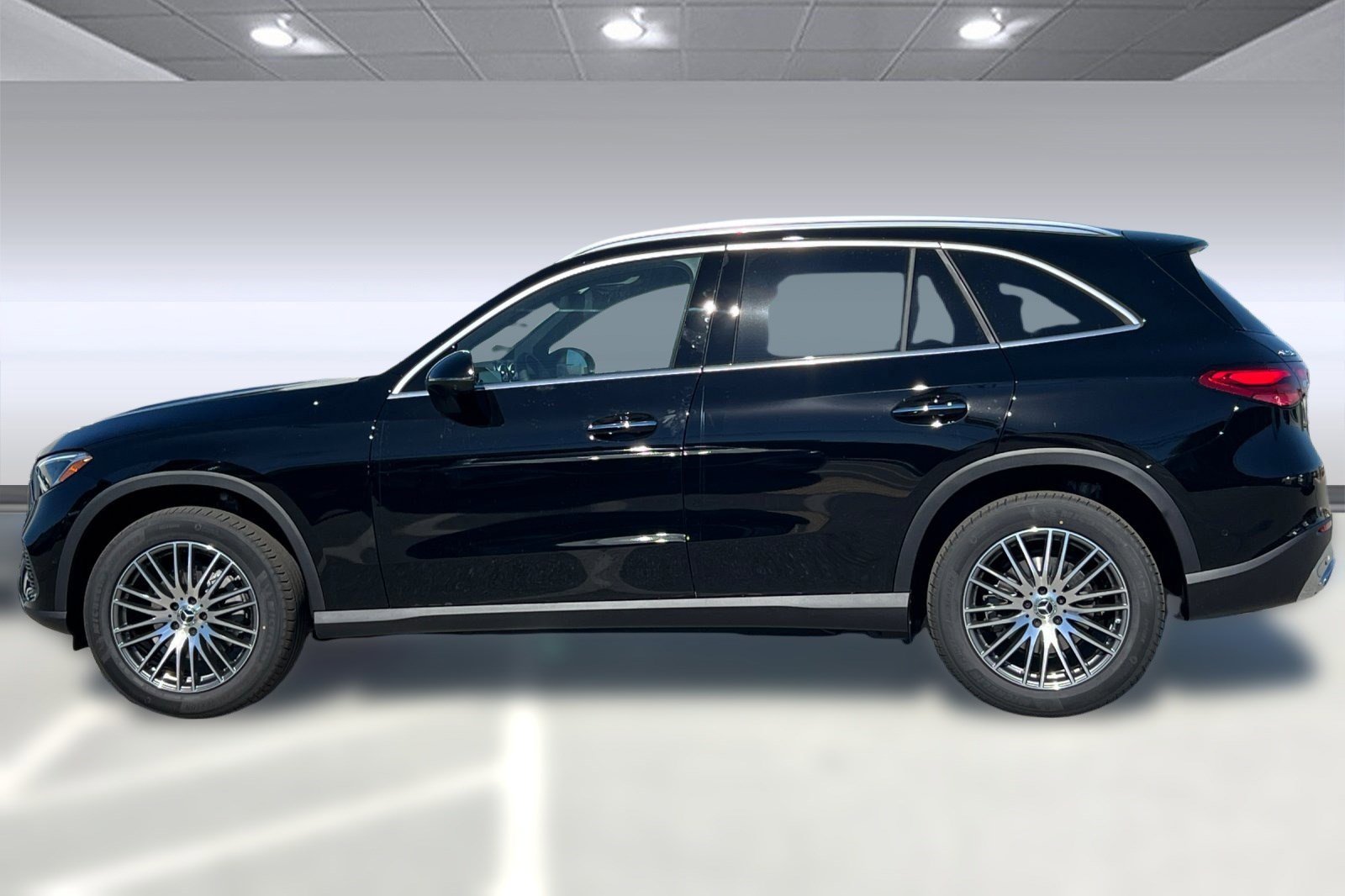 2026 Mercedes Benz GLC 300 photo 2