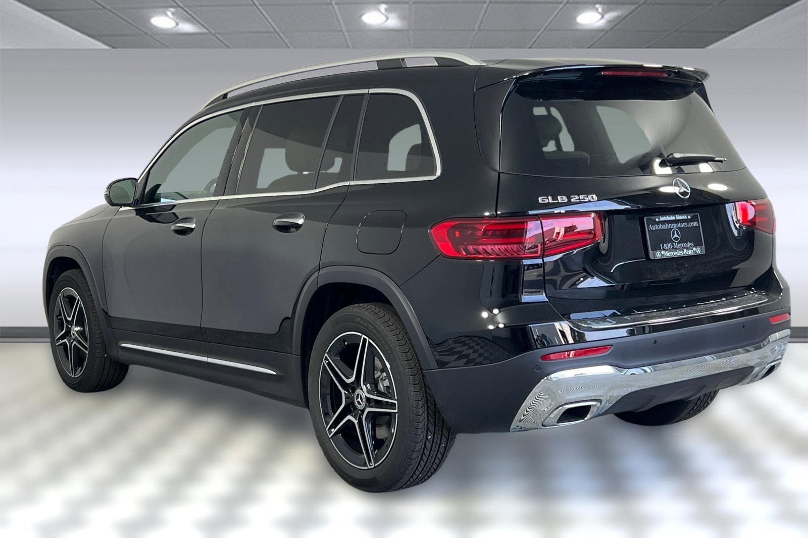 2026 Mercedes Benz GLB 250 photo 3