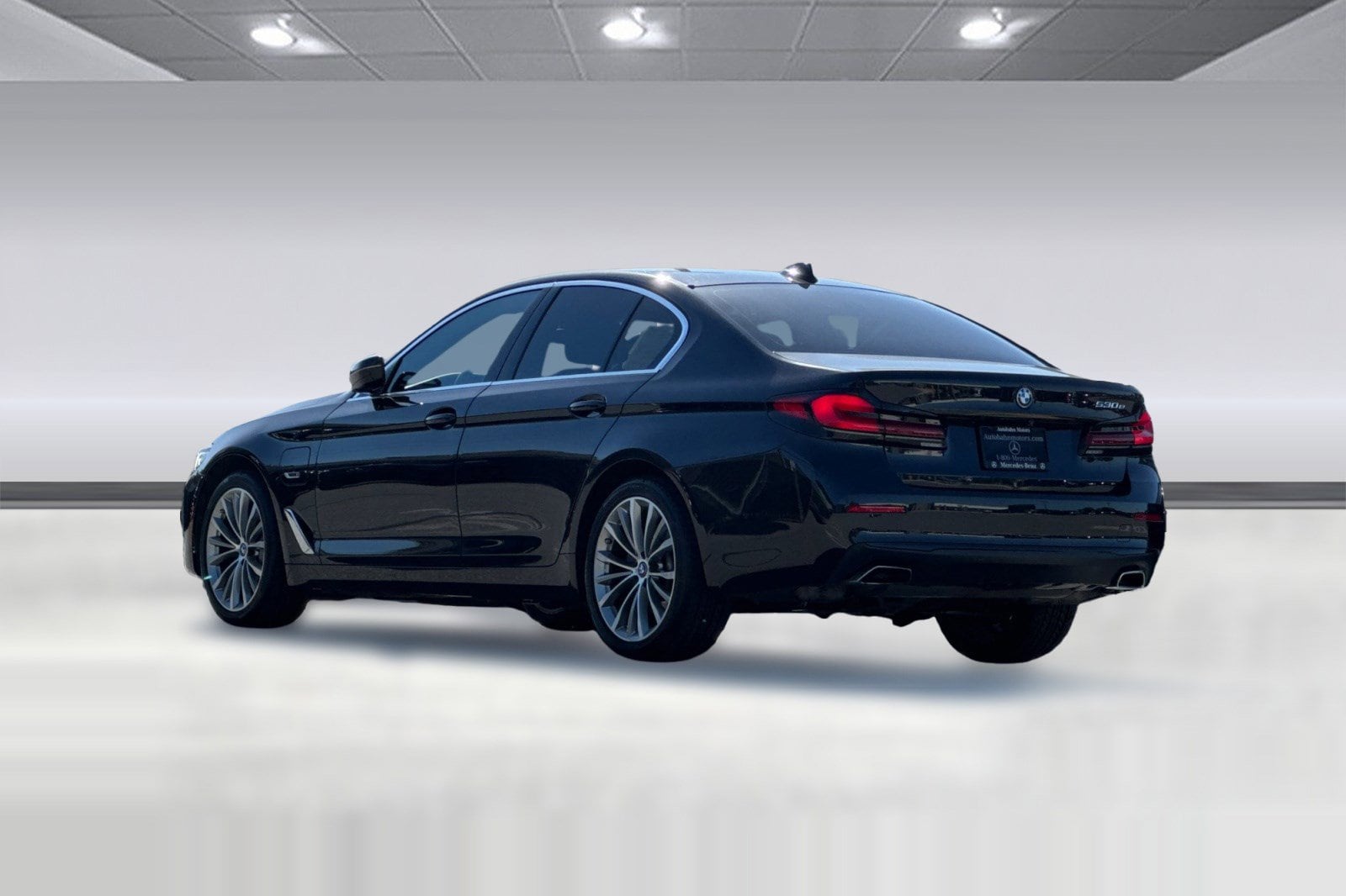 2023 BMW 530e photo 2