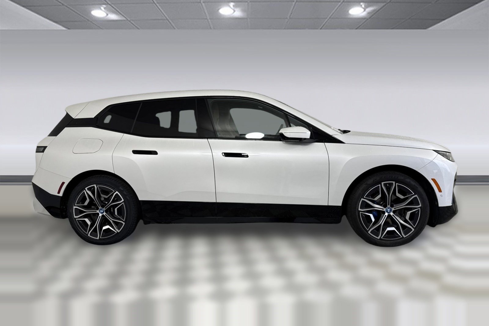 2025 BMW iX M60 photo 6