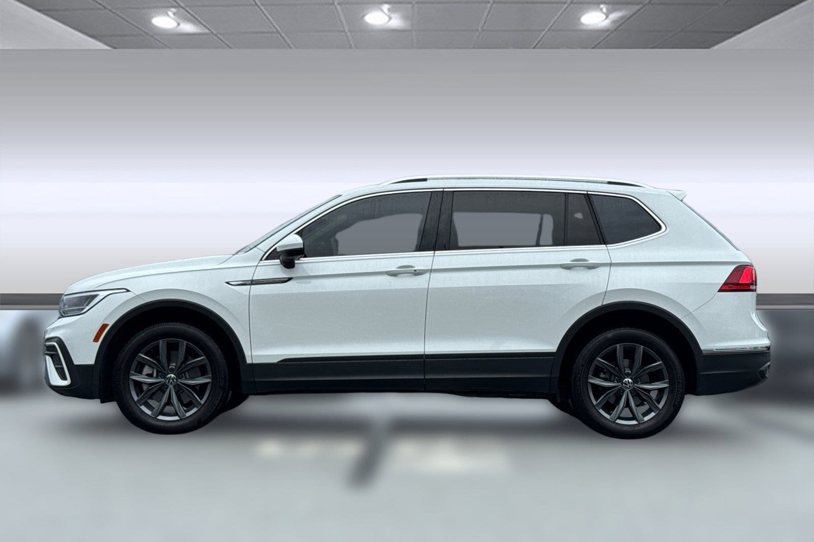 Used 2022 Volkswagen Tiguan SE with VIN 3VV3B7AX7NM128575 for sale in Belmont, CA