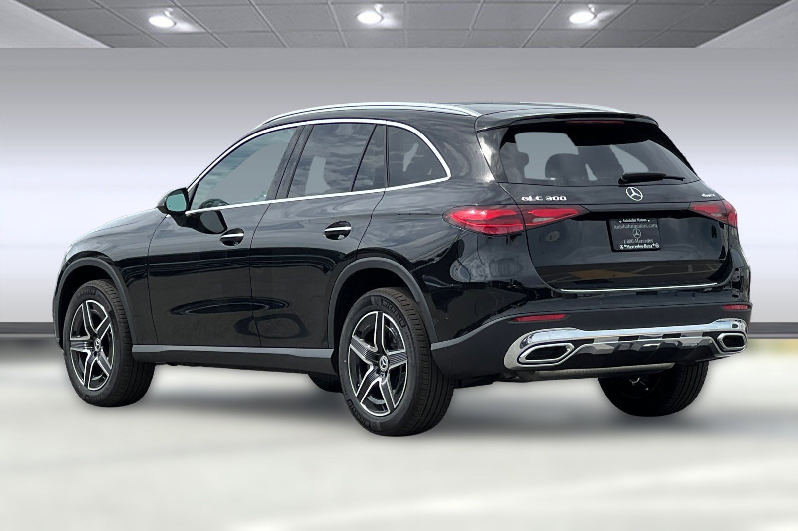 2026 Mercedes Benz GLC 300 4MATIC photo 3