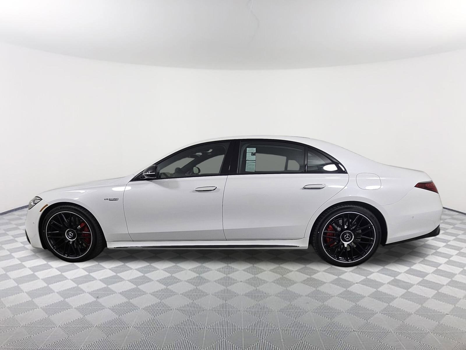 2025 Mercedes Benz S AMG 63 photo 3