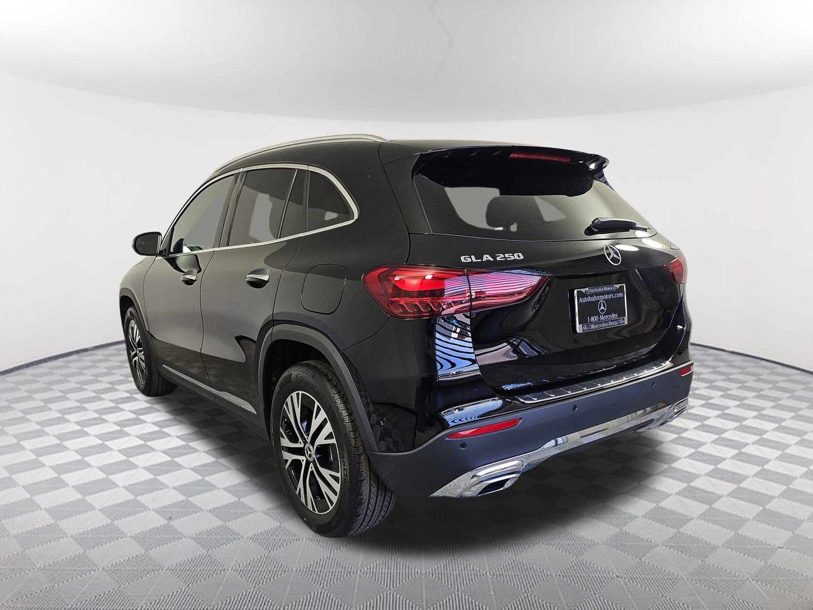 2025 Mercedes Benz GLA 250 4MATIC photo 4