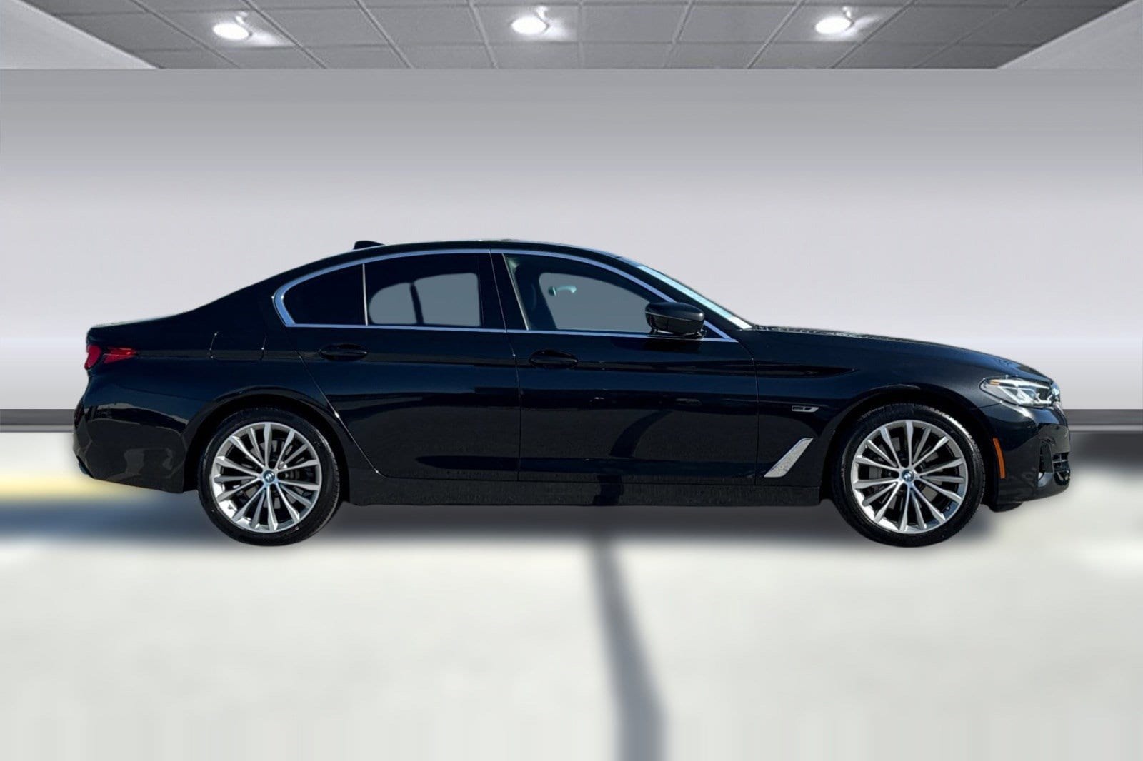2023 BMW 530e photo 6
