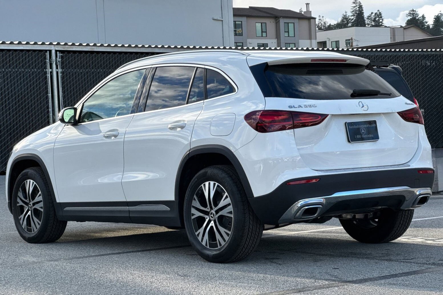 2025 Mercedes Benz GLA 250 4MATIC photo 2