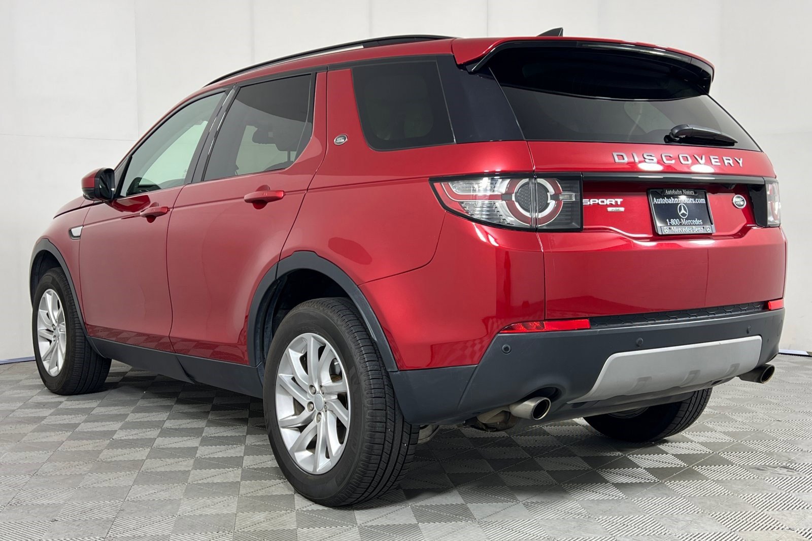 2017 Land Rover Discovery Sport HSE photo 3