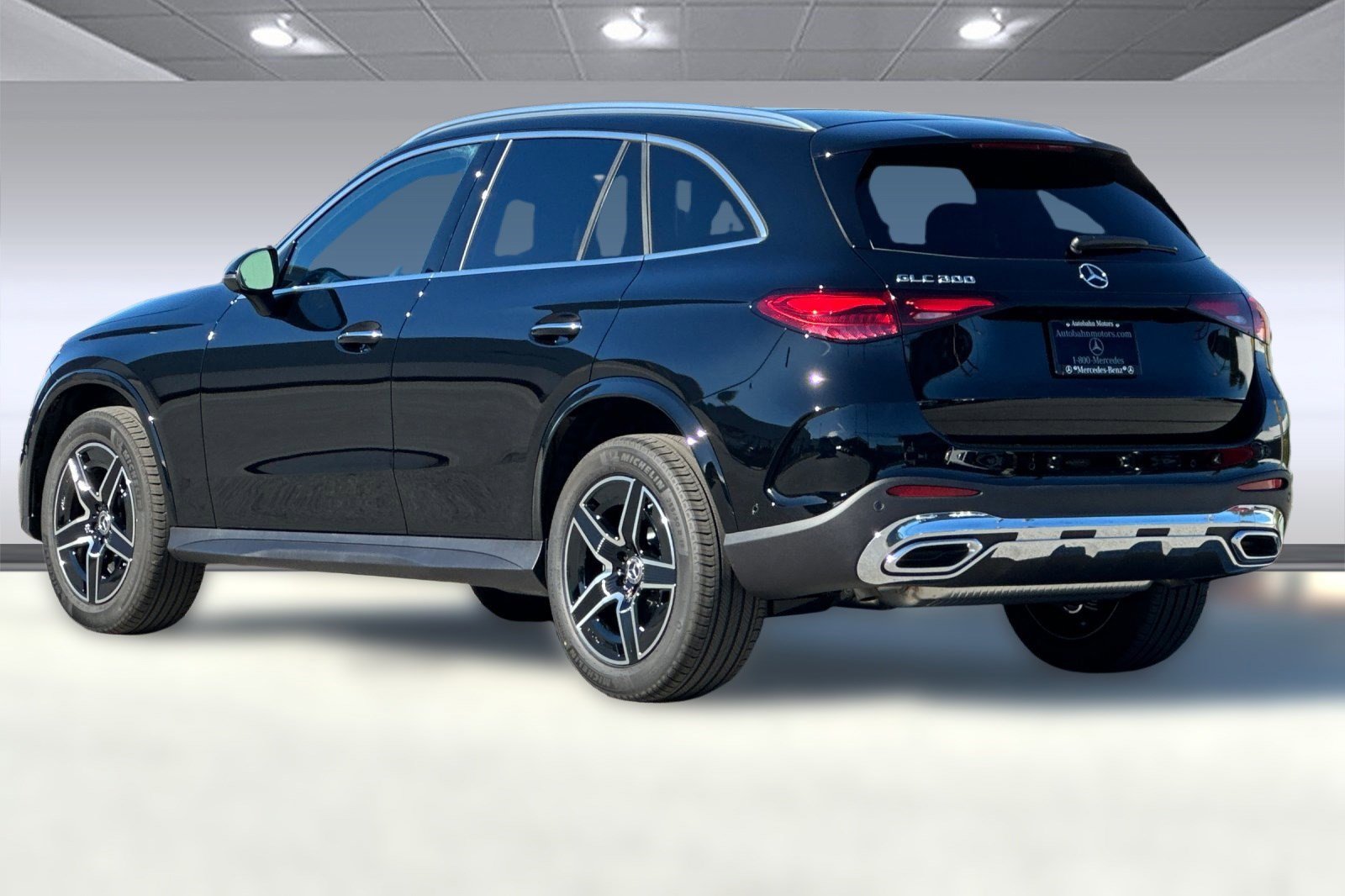 2026 Mercedes Benz GLC 300 photo 3
