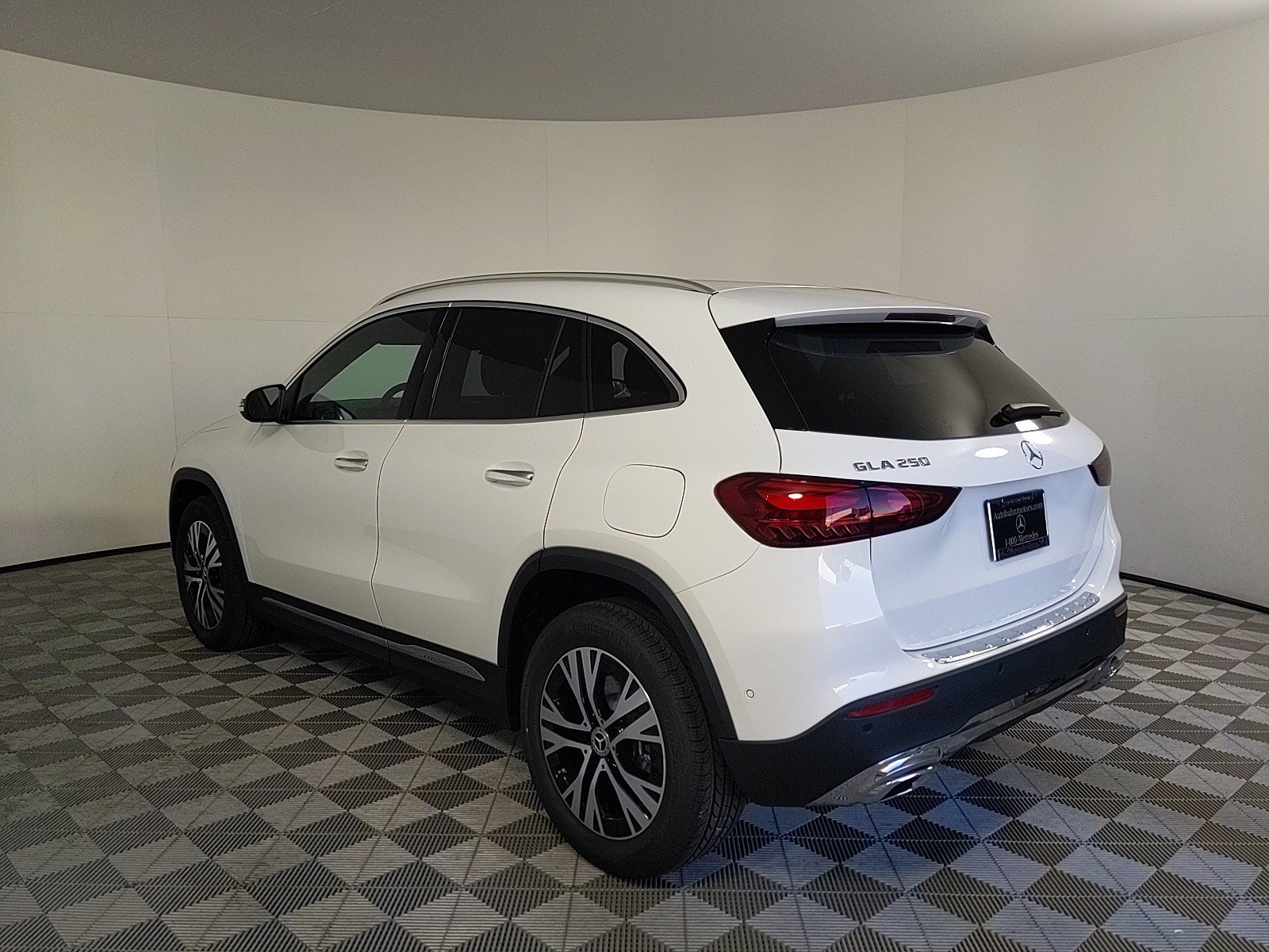 2025 Mercedes Benz GLA 250 photo 3