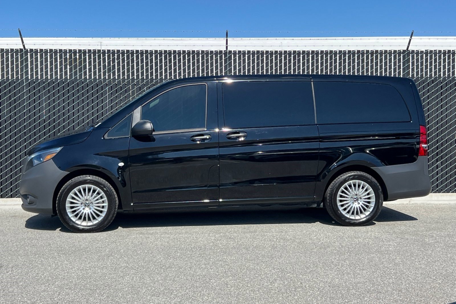 2023 Mercedes Benz Metris Van photo 2