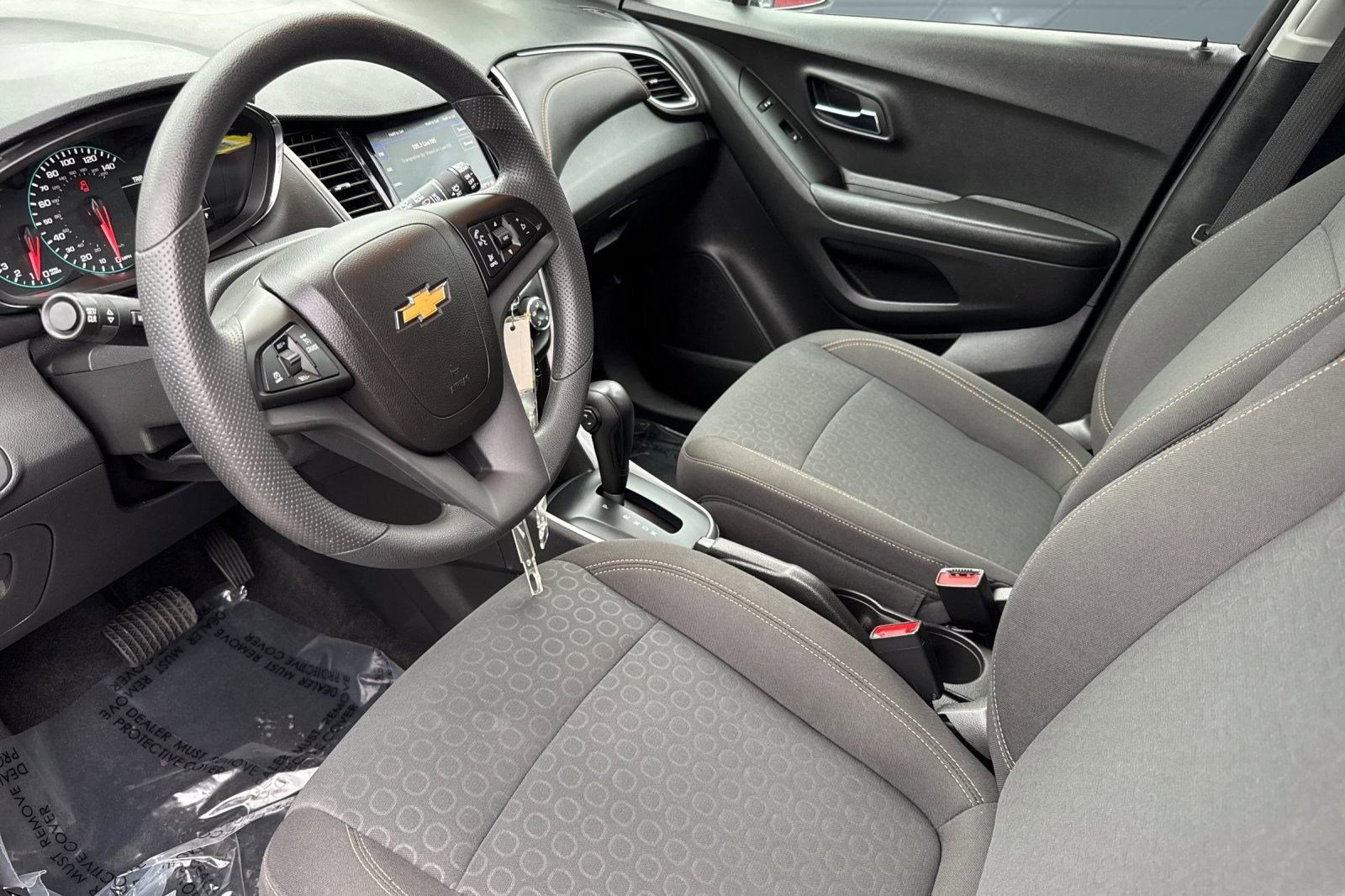 2022 Chevrolet Trax LS photo 4