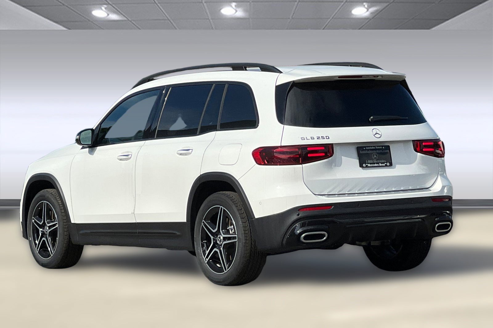 2025 Mercedes Benz GLB 250 photo 2