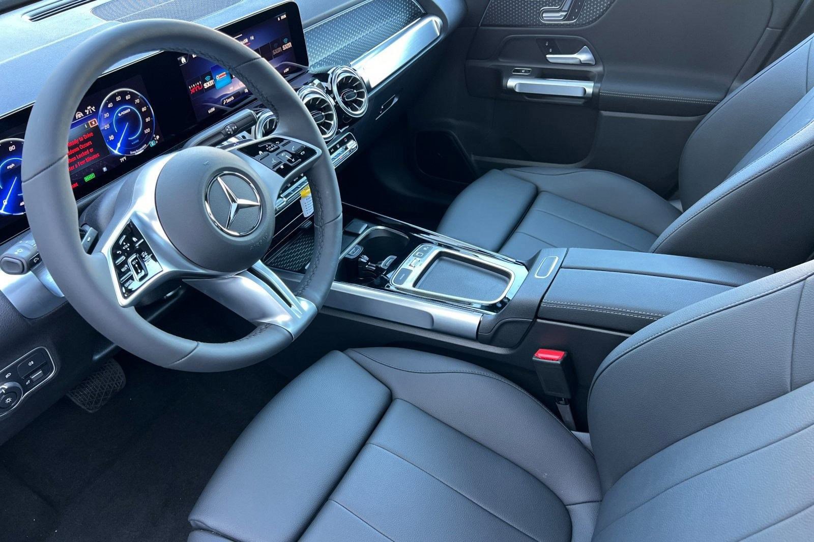 2025 Mercedes Benz EQB 300 4MATIC photo 4