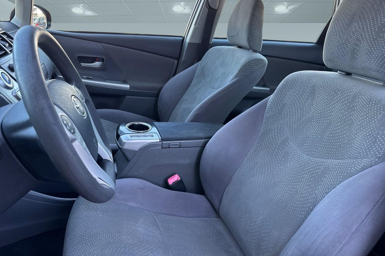 Prius V Two Wagon