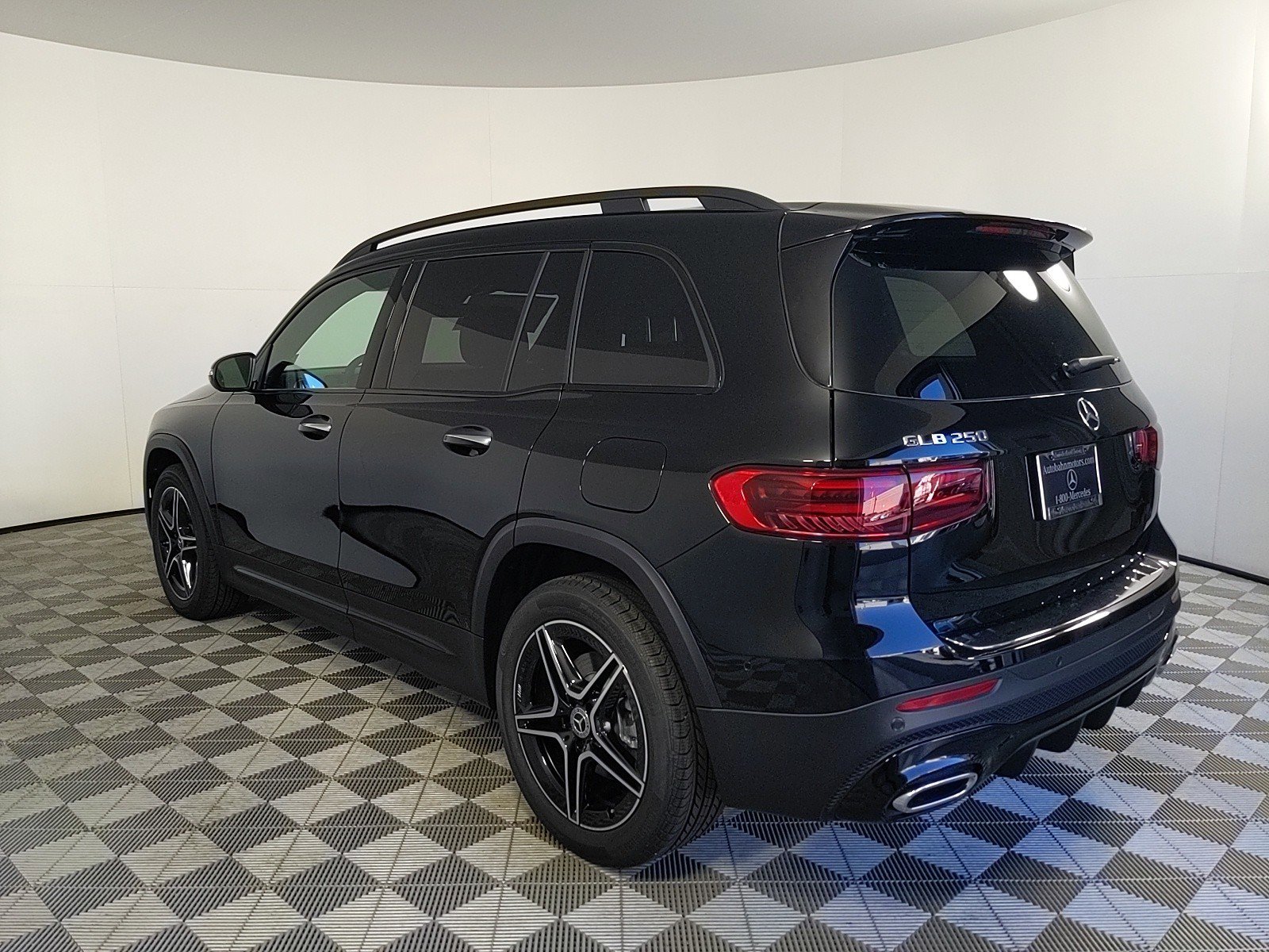 2024 Mercedes Benz GLB 250 photo 3