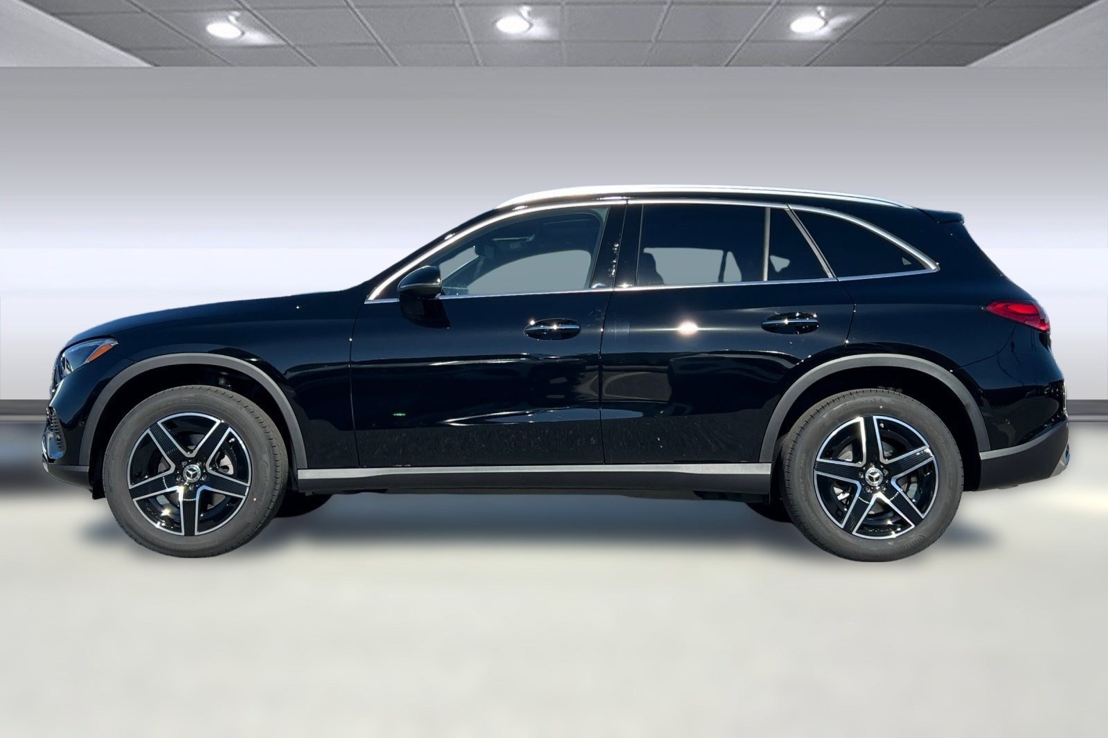 2026 Mercedes Benz GLC 300 4MATIC photo 2