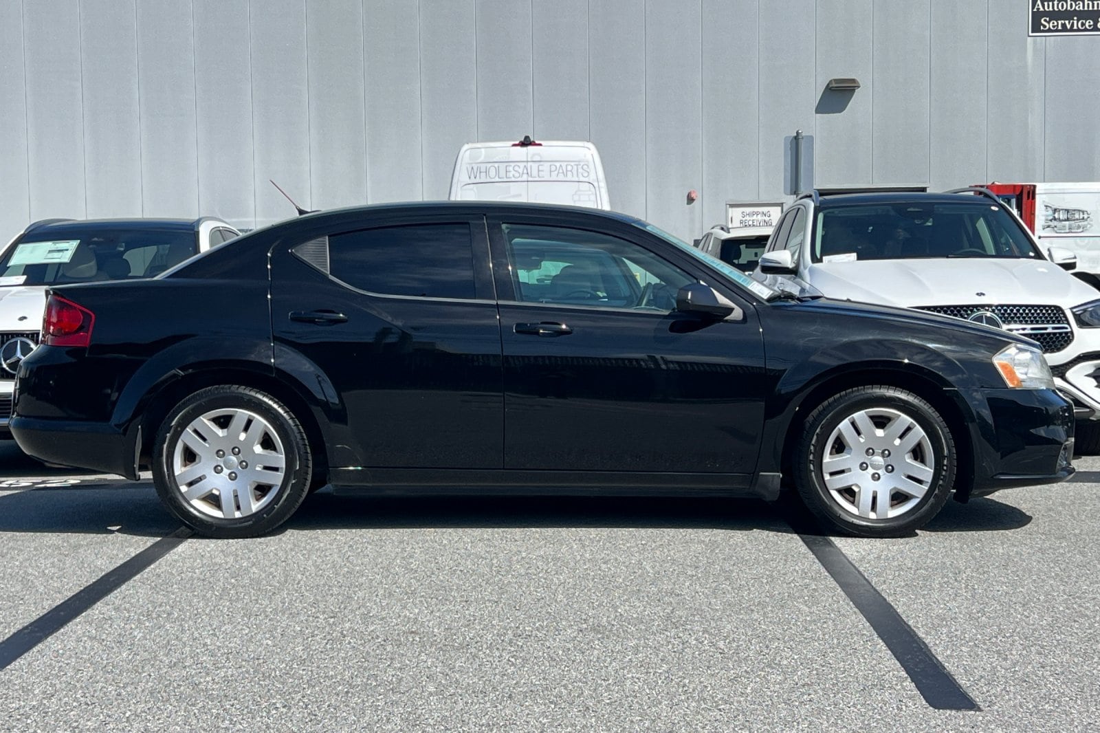 Avenger SE Sedan